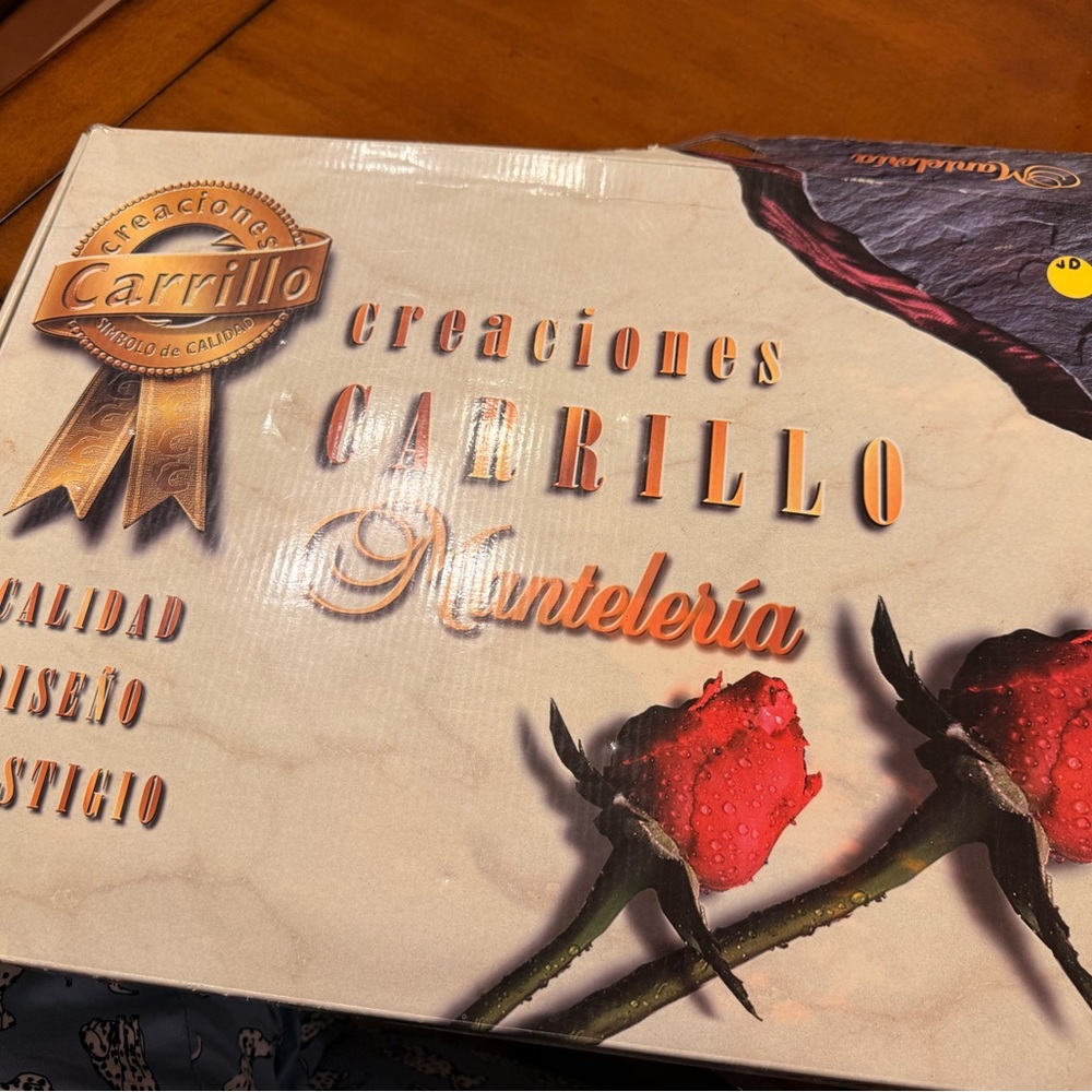 Vintage table cloth and napkin set 59 X 98 New In Box - Picture 3 of 5